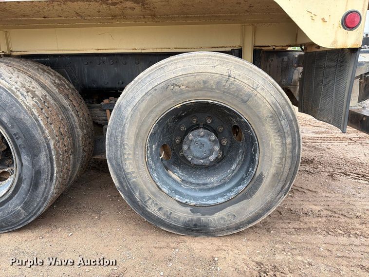 image for item FI2078 2001 Peterbilt 330 water truck