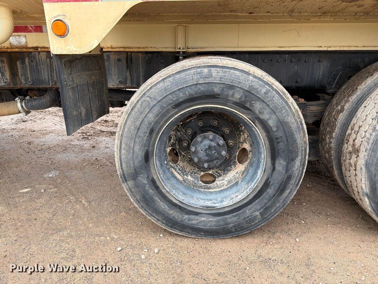 image for item FI2078 2001 Peterbilt 330 water truck