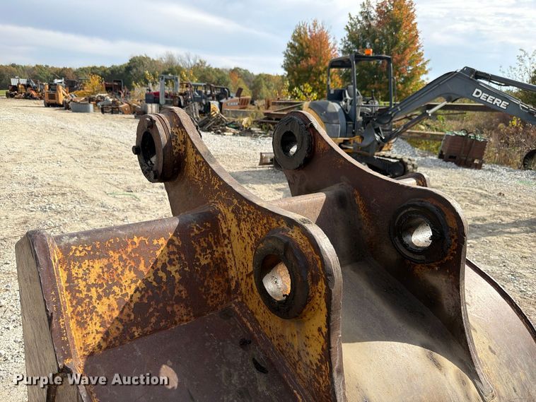 image for item FK4210 (2) excavator buckets