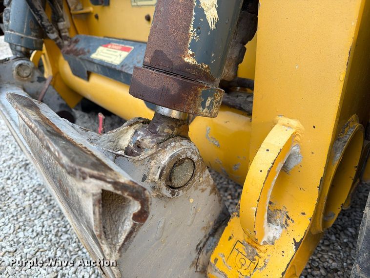 image for item FM6632 2015 Gehl V400 skid steer loader