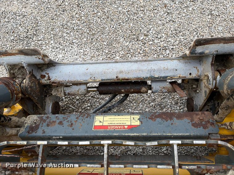 image for item FM6632 2015 Gehl V400 skid steer loader