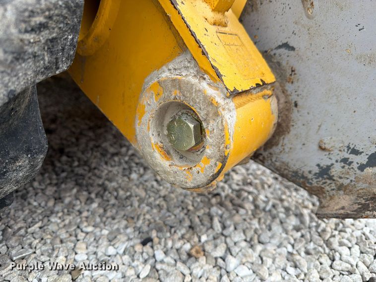 image for item FM6632 2015 Gehl V400 skid steer loader