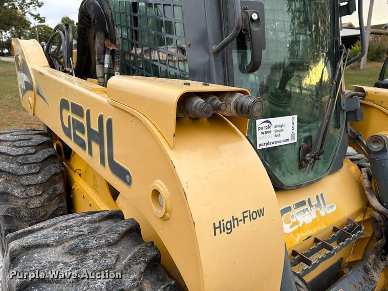 image for item FM6632 2015 Gehl V400 skid steer loader