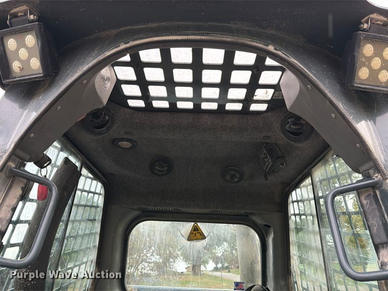 image for item FM6632 2015 Gehl V400 skid steer loader