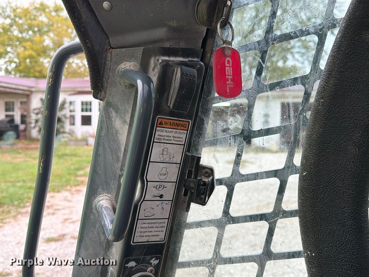 image for item FM6632 2015 Gehl V400 skid steer loader