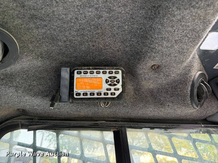 image for item FM6632 2015 Gehl V400 skid steer loader