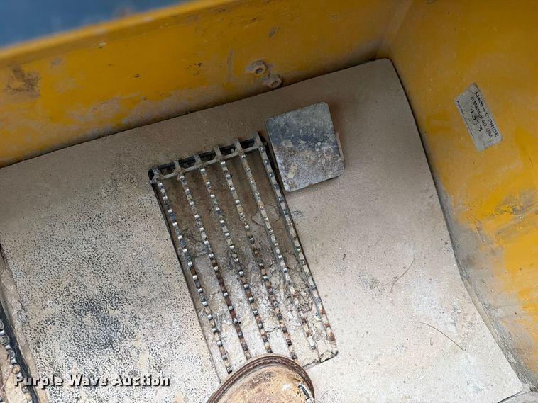 image for item FM6632 2015 Gehl V400 skid steer loader