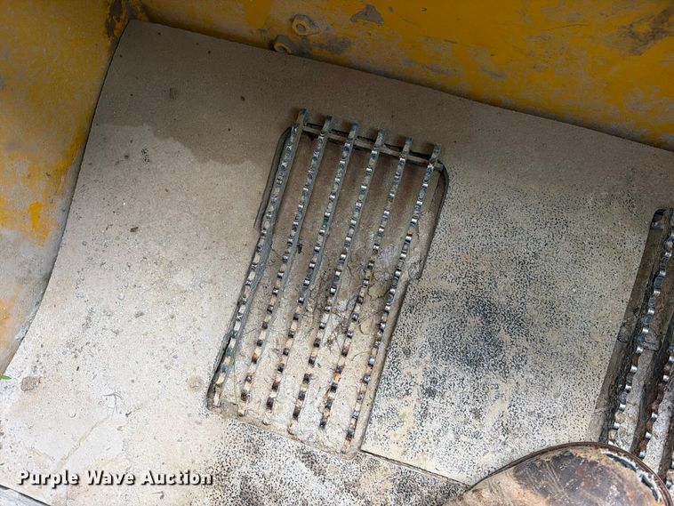 image for item FM6632 2015 Gehl V400 skid steer loader