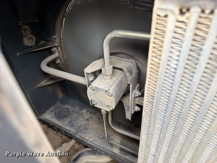 image for item FM6632 2015 Gehl V400 skid steer loader
