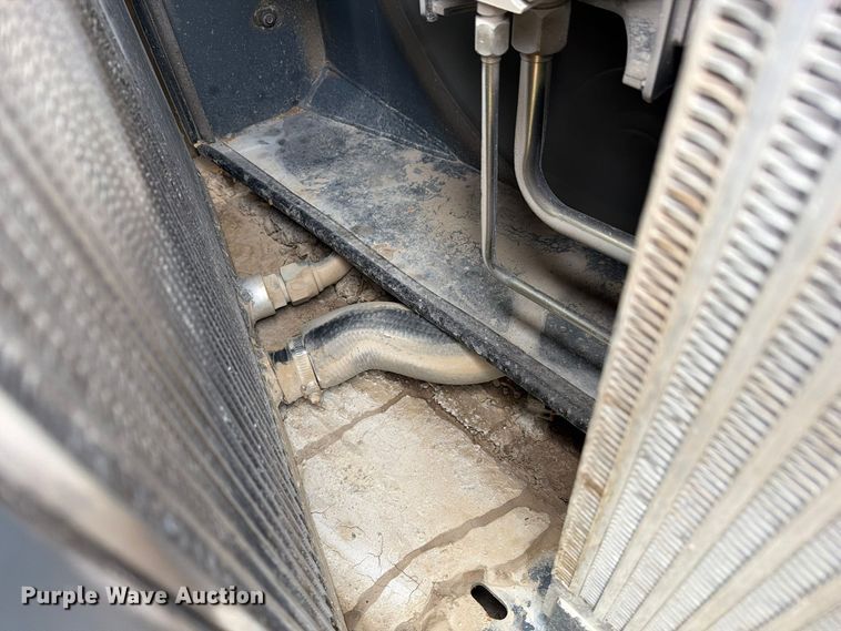 image for item FM6632 2015 Gehl V400 skid steer loader