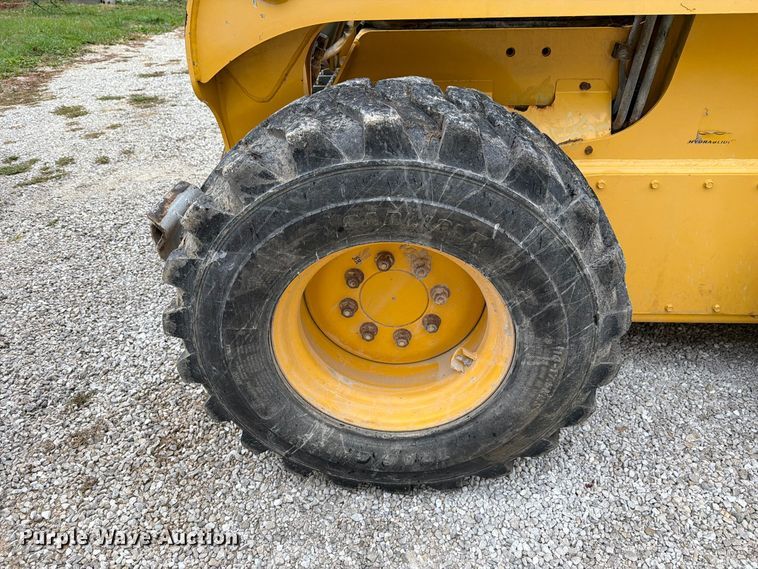 image for item FM6632 2015 Gehl V400 skid steer loader