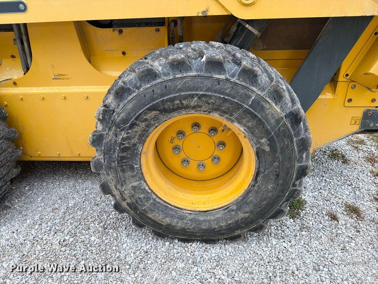 image for item FM6632 2015 Gehl V400 skid steer loader