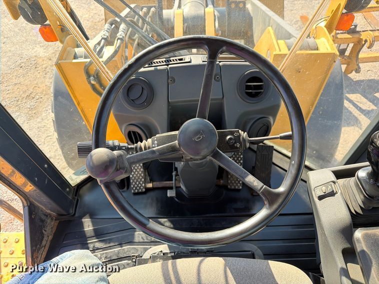 image for item FM6637 2015 John Deere 624K wheel loader