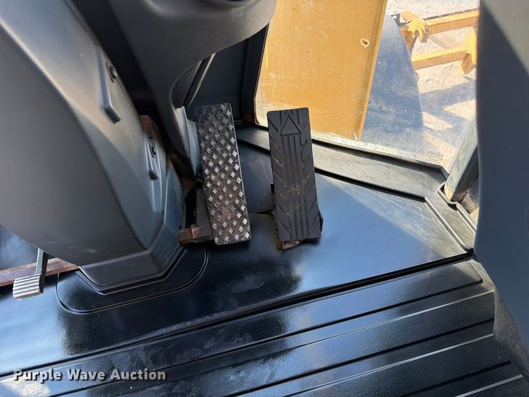 image for item FM6637 2015 John Deere 624K wheel loader