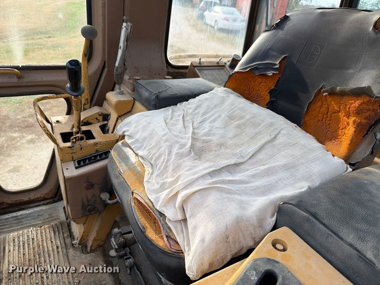 image for item FN1562 1984 Caterpillar 953 track loader