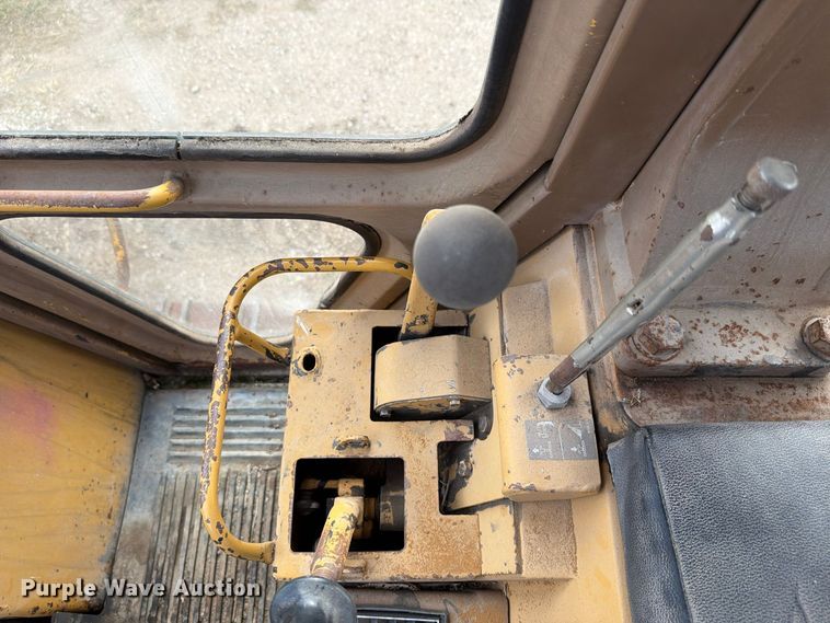 image for item FN1562 1984 Caterpillar 953 track loader