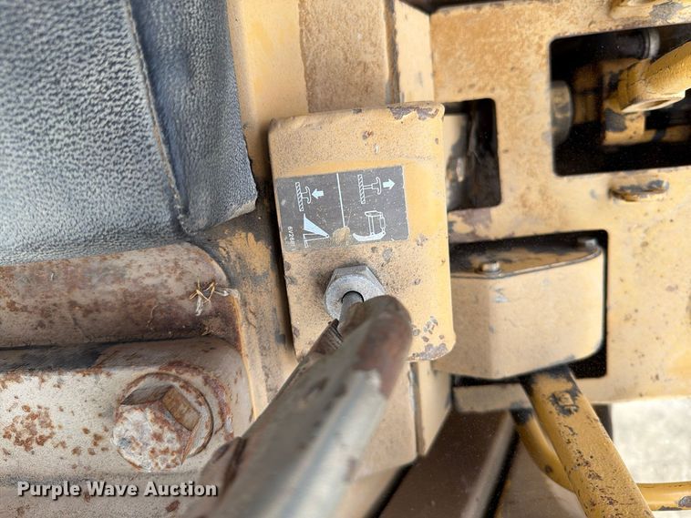 image for item FN1562 1984 Caterpillar 953 track loader