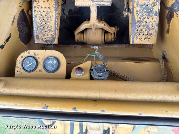 image for item FN1562 1984 Caterpillar 953 track loader