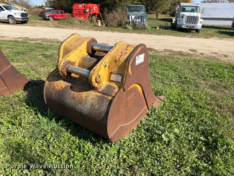 image for item FN5963 Caterpillar 336E DB-Linkage excavator bucket
