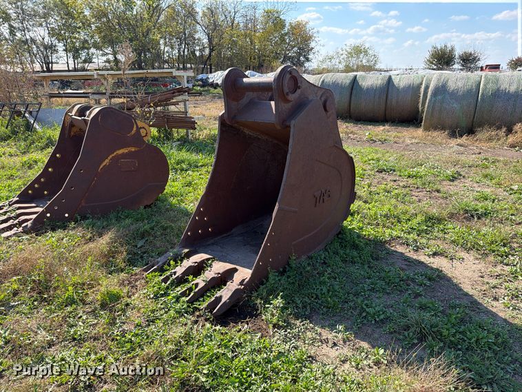image for item FN5964 TAG JD 450D excavator bucket