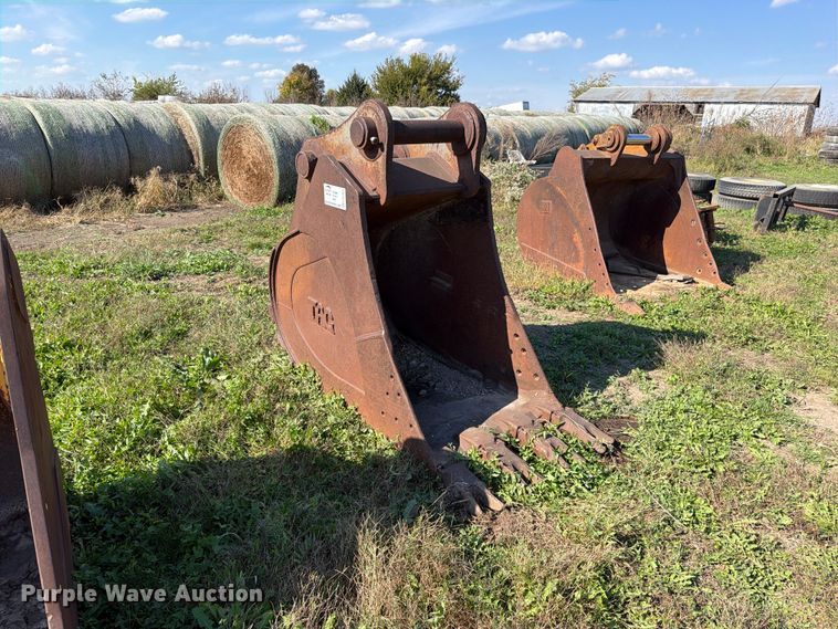 image for item FN5964 TAG JD 450D excavator bucket