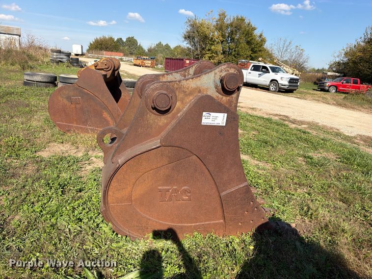 image for item FN5964 TAG JD 450D excavator bucket