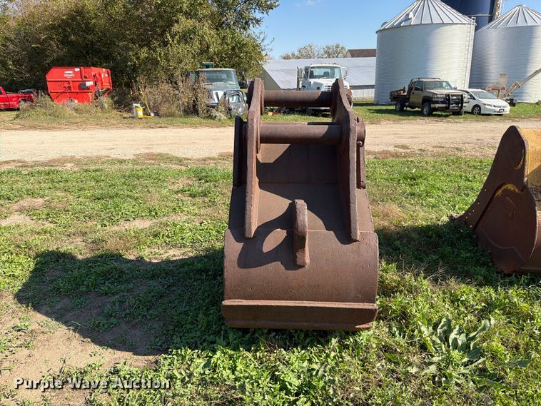 image for item FN5964 TAG JD 450D excavator bucket
