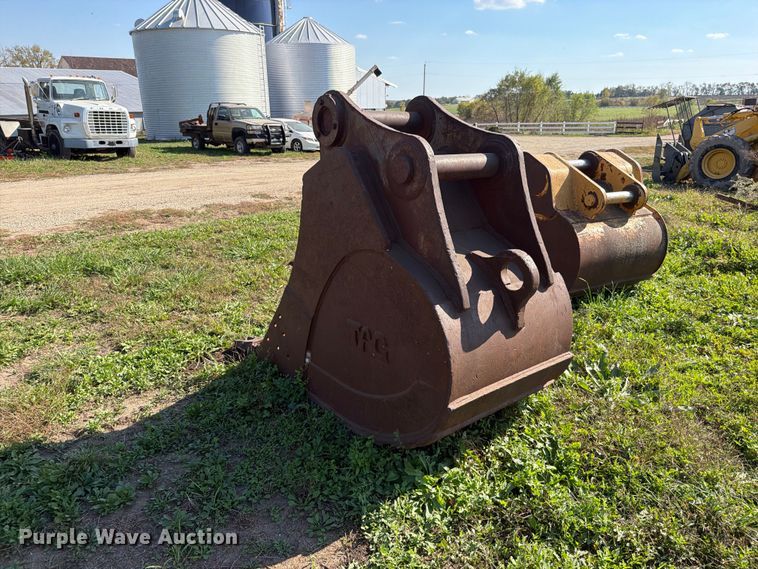 image for item FN5964 TAG JD 450D excavator bucket
