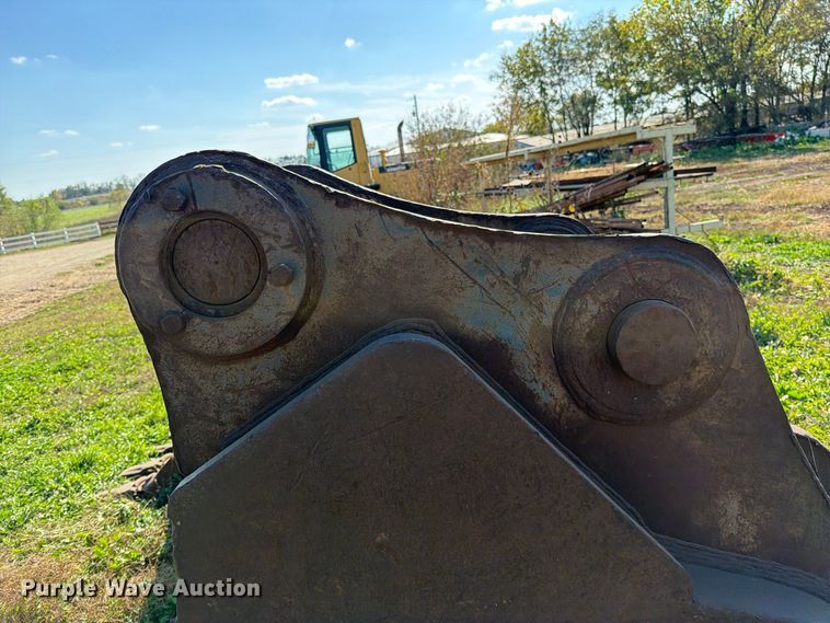 image for item FN5964 TAG JD 450D excavator bucket