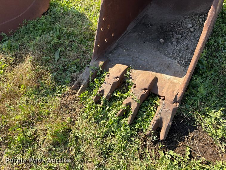 image for item FN5964 TAG JD 450D excavator bucket