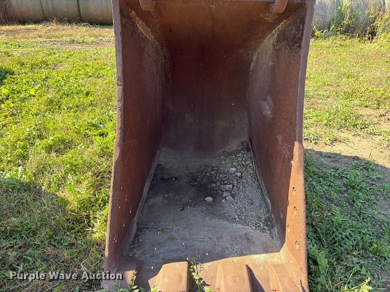 image for item FN5964 TAG JD 450D excavator bucket