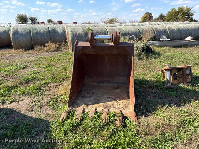 image for item FN5965 Caterpillar 330D excavator bucket