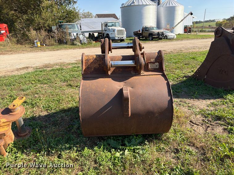image for item FN5965 Caterpillar 330D excavator bucket