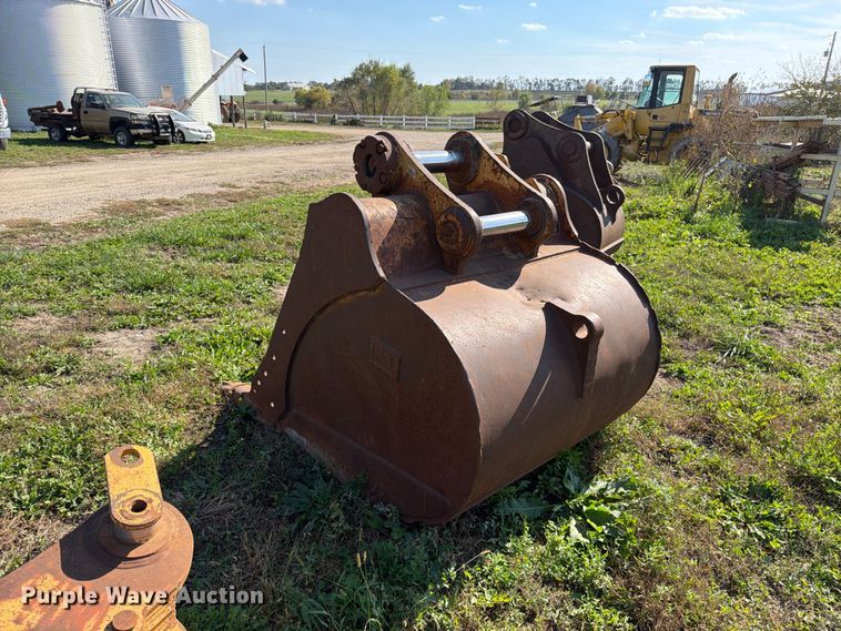 image for item FN5965 Caterpillar 330D excavator bucket