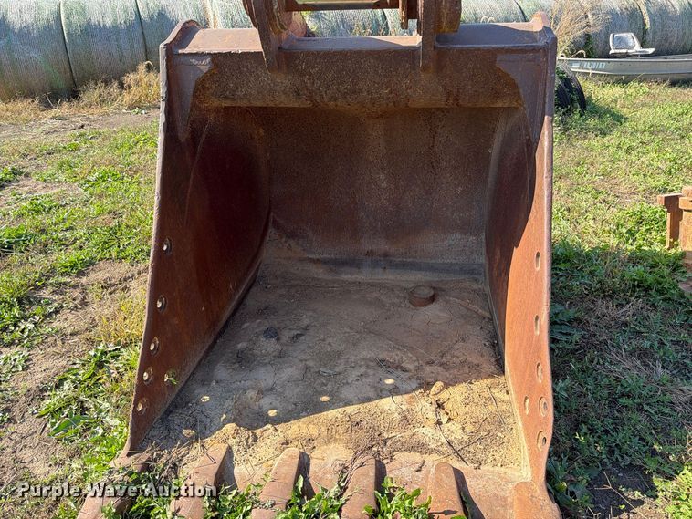 image for item FN5965 Caterpillar 330D excavator bucket