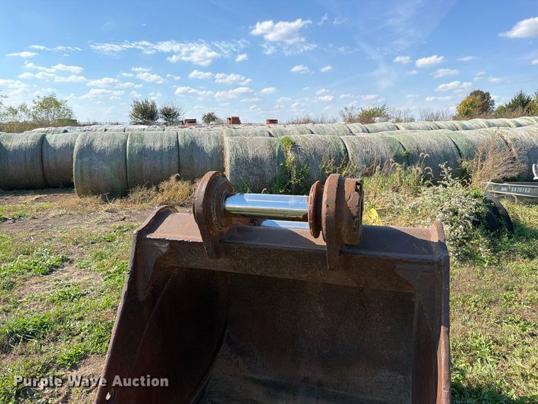 image for item FN5965 Caterpillar 330D excavator bucket