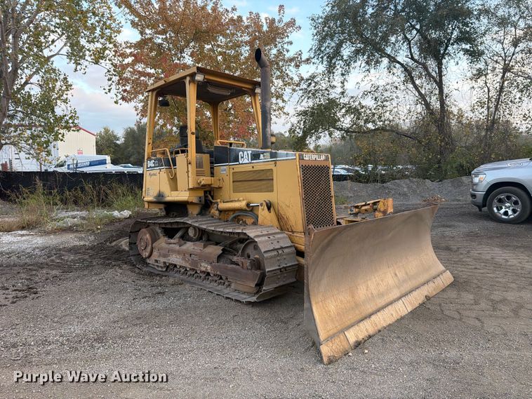 image for item FP4106 1999 Caterpillar D4C XL dozer