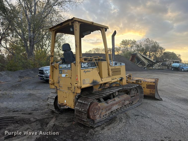 image for item FP4106 1999 Caterpillar D4C XL dozer