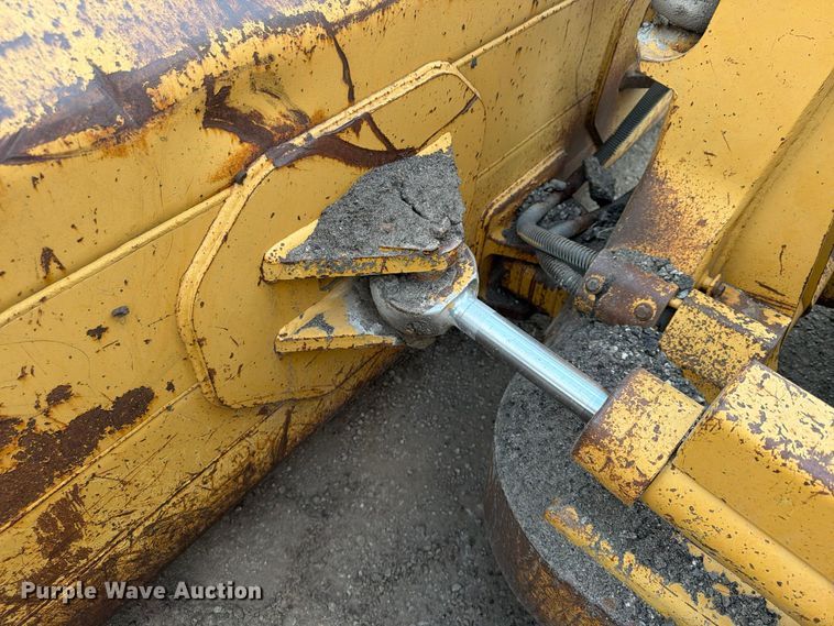 image for item FP4106 1999 Caterpillar D4C XL dozer