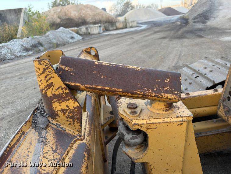 image for item FP4106 1999 Caterpillar D4C XL dozer