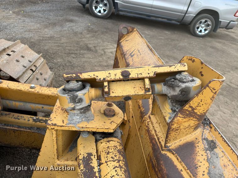 image for item FP4106 1999 Caterpillar D4C XL dozer