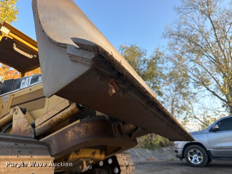 image for item FP4106 1999 Caterpillar D4C XL dozer
