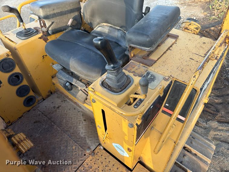 image for item FP4106 1999 Caterpillar D4C XL dozer