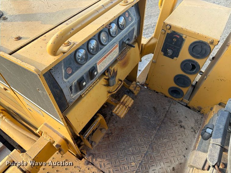 image for item FP4106 1999 Caterpillar D4C XL dozer