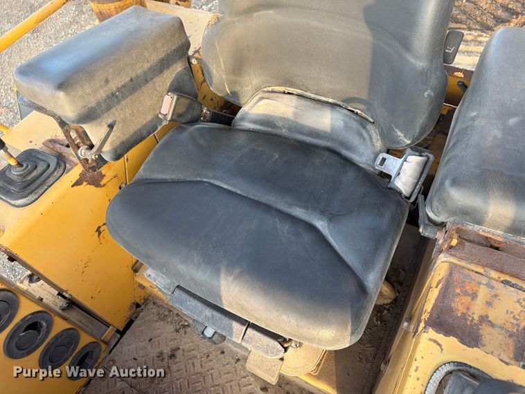 image for item FP4106 1999 Caterpillar D4C XL dozer
