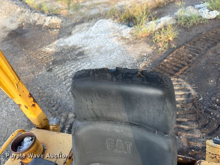 image for item FP4106 1999 Caterpillar D4C XL dozer