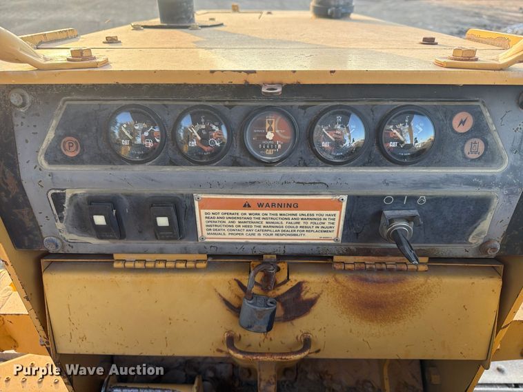 image for item FP4106 1999 Caterpillar D4C XL dozer