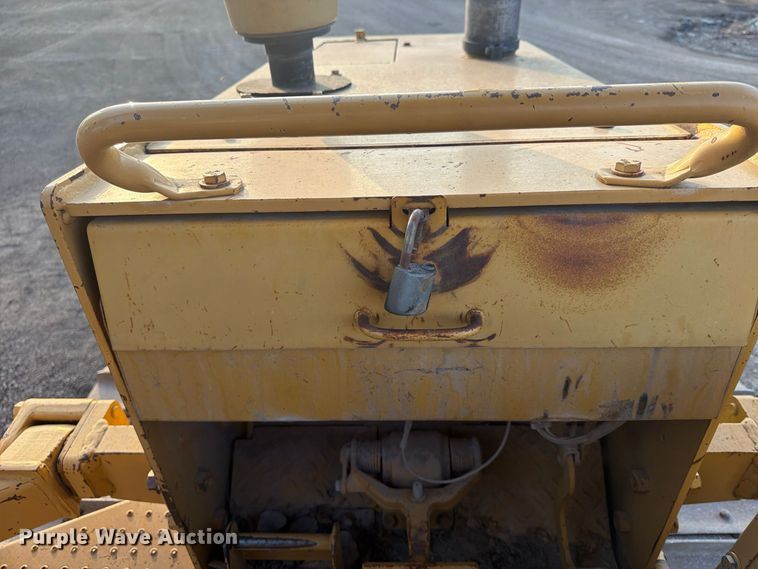 image for item FP4106 1999 Caterpillar D4C XL dozer