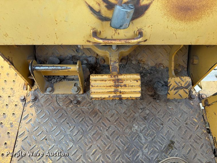 image for item FP4106 1999 Caterpillar D4C XL dozer