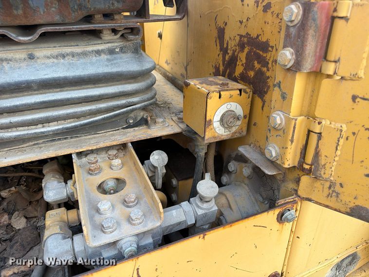 image for item FP4106 1999 Caterpillar D4C XL dozer